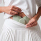 menstruflow ONEflow Massagepad bei Bewegung während der Periode Starterset